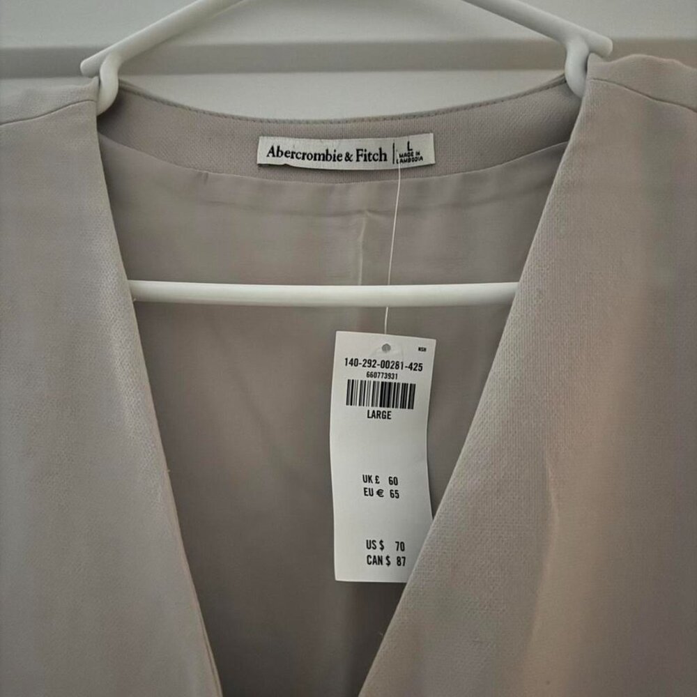 NWT Abercrombie Tailored Front Zip Vest Top | Quiet Luxury | Neutral Minimalist - Picture 7 of 12